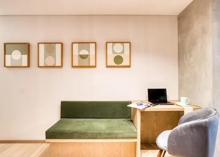 Uliv Edgar Allan Poe Aparthotel 4*