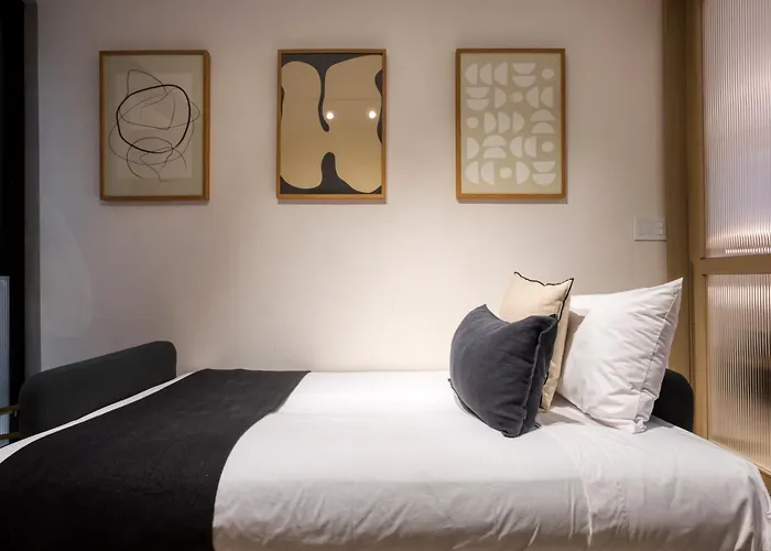 Uliv Edgar Allan Poe Aparthotel 4*
