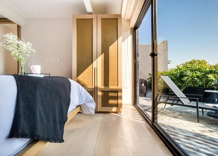 Aparthotel Uliv Edgar Allan Poe 4*