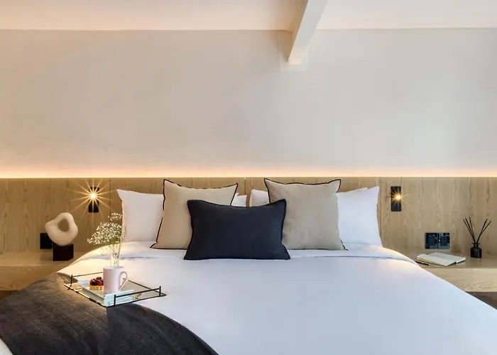 Aparthotel Uliv Edgar Allan Poe 4*